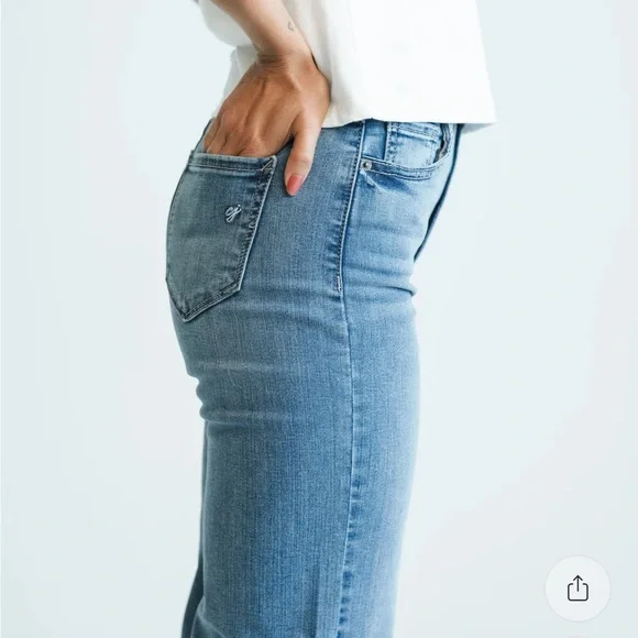 Carly Jean Los Angeles LAUREL JEANS - Picture 3 of 10